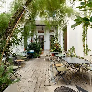  Apartment Away From - Modern & Cozy Near Vibrant Unirii Area